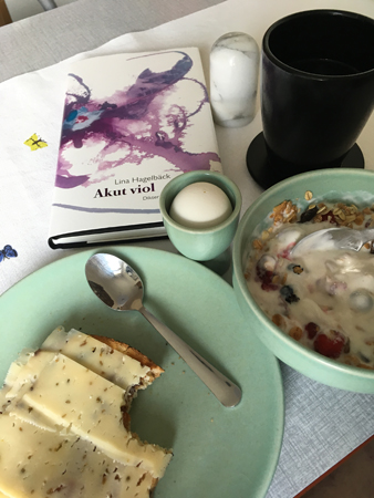 Frukost med Akut viol