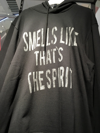 Hoodie m texten Smells like thats the spriit