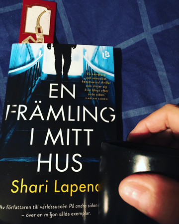 Boken en främling i mitt hus och kaffe på sängen
