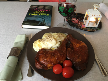 Kycklingklubbor potatisgratäng tomater vin