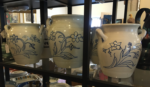 Tre stora mormorskrukor