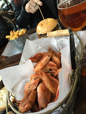 Rökta räkor på Churchill Arms