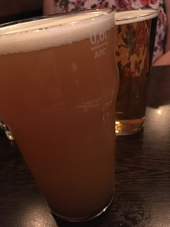 Två stora öl på Sherlocks