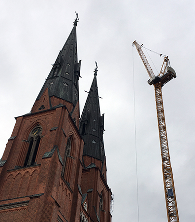 Domkyrkotornen och kran torsdag morgon