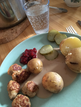 Annas kycklingköttbullar och vår potatis