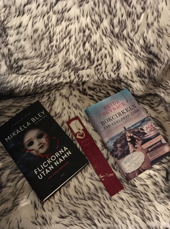 Böckerna Flickorna utan namn och Bokcirkeln vid världens ände