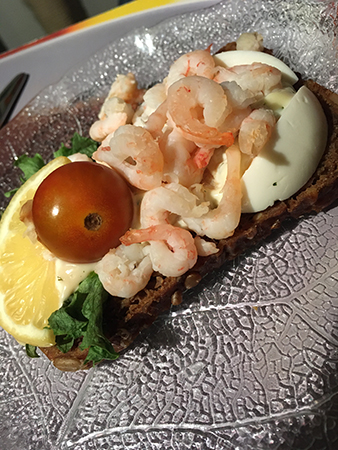Smörrebröd med räkor