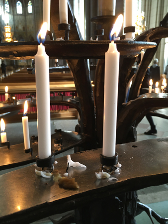 Två ljus för mamma och pappa