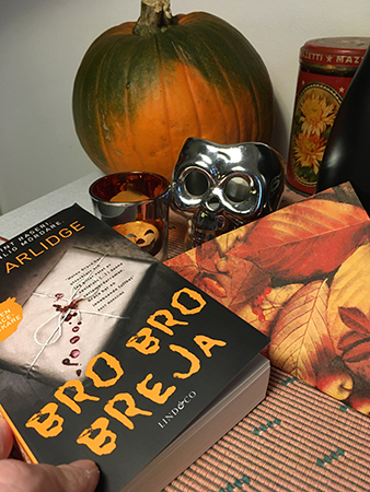 Orangematchning på köksbordet