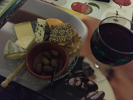 Ost kex oliver och vin