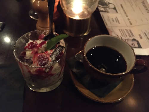 Churchill's mess och kaffe på Churchill Arms