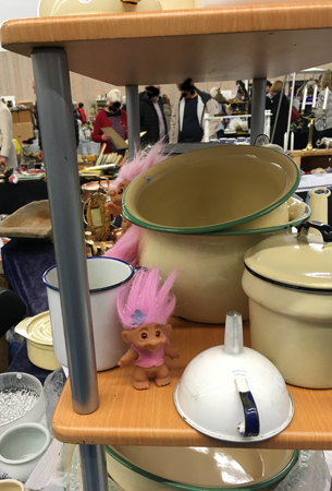 Emaljkärl och lyckotroll