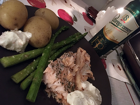 Lax potatis grön sparris romsås och Staropramen