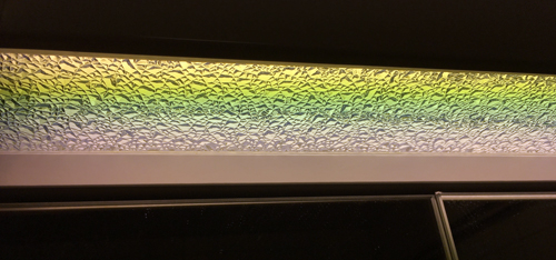 Lysrör på plats i badrummet