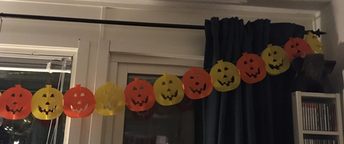 Pumpagirlang i vardagsrumsfönstret