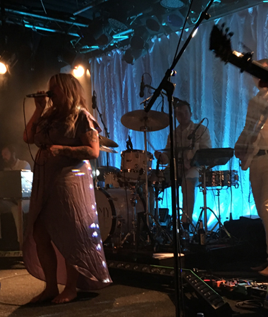 Sarah Klang på scenen