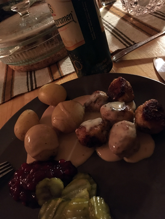 Kycklingköttbullar med tillbehör