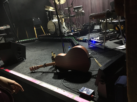 Scenen efter Sarah Klang och bandet