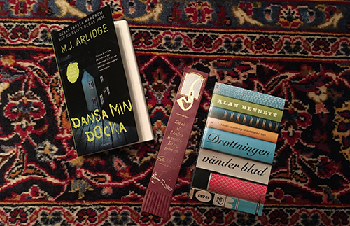 Böckerna Dansa min docka och Drottningen vänder blad