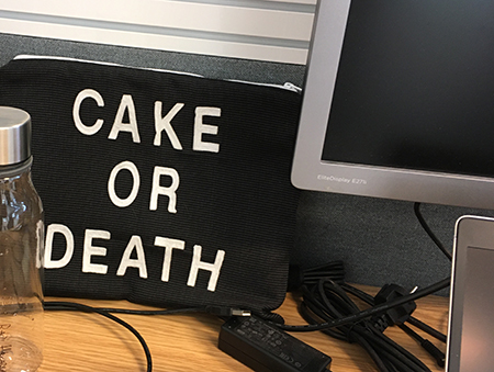 Skylt Cake or death