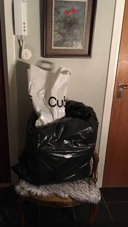 Säck och påse i hallen