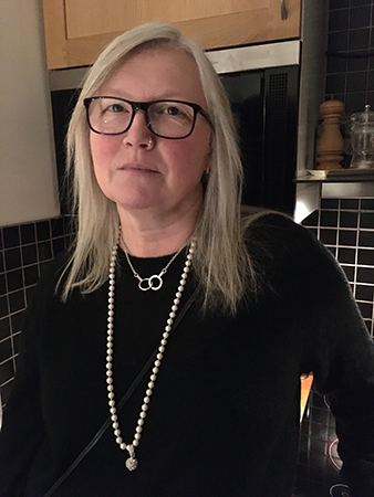Anna på väg till julbord med jobbet