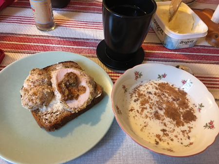 Vörtbröd med kalkon och risgrynsgröt