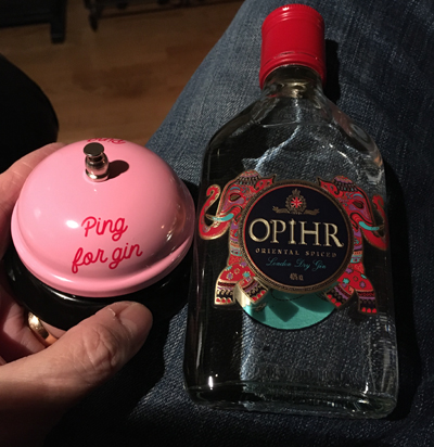 Ping for gin och en flaska gin