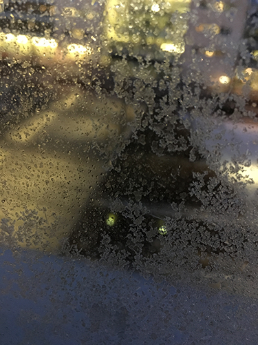 Frostigt jobbfönster