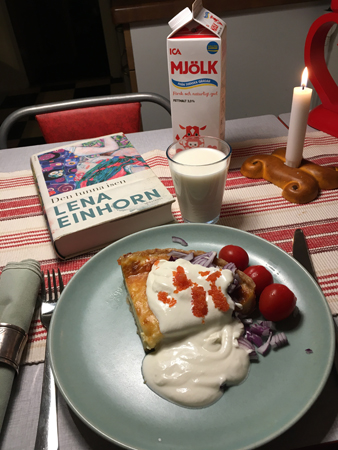 Ostpaj mjölk och boken Den tunna isen