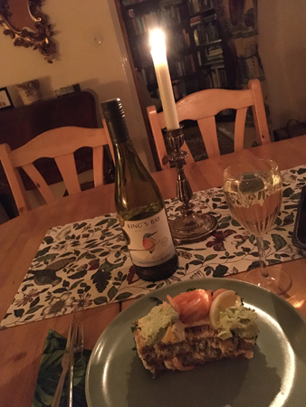 Smörgåstårta med räkor och Skagenröra vitt vin
