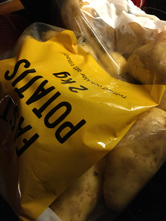 En påse fast potatis