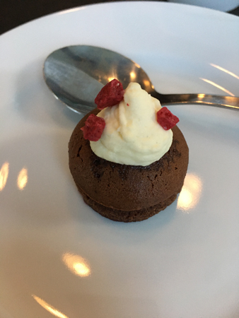 Liten kaka efter lunchen Park Inn