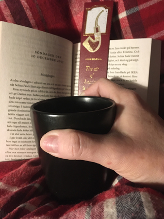 Söndag i december i boken och kaffe på sängen