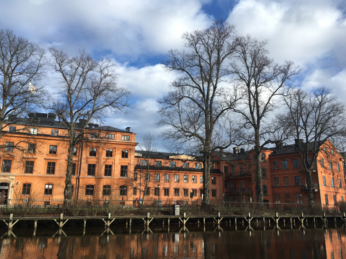 Fjellstedtska skolan vid ån