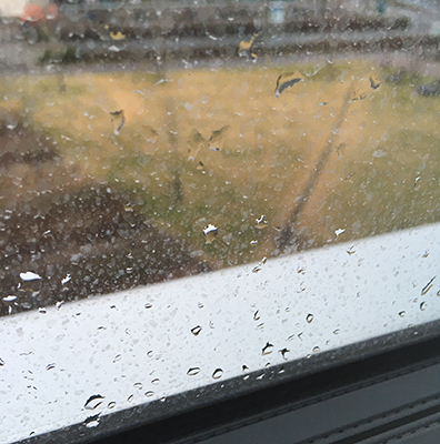 Regnigt fönster Regnigt fönster