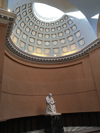 Linné under kupol i Linneanum