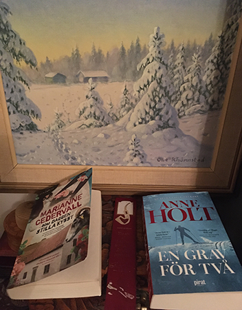 Böckerna Som daggen stilla kysst och En grav för två tavla av Olle Rhönnstad