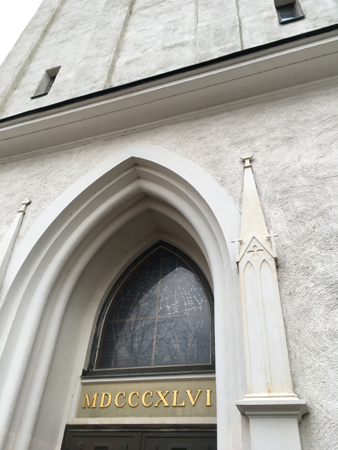 Port med årtal Motala kyrka