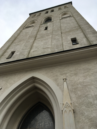 Motala kyrka sedd underifrån