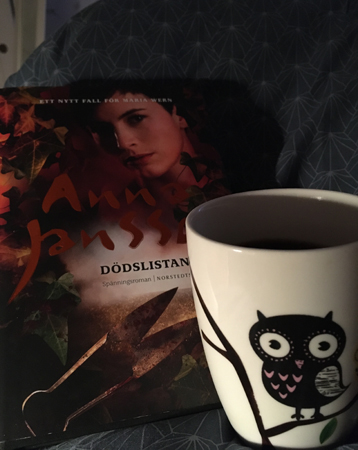 Boken Dödslistan och kaffe på sängen i Motala