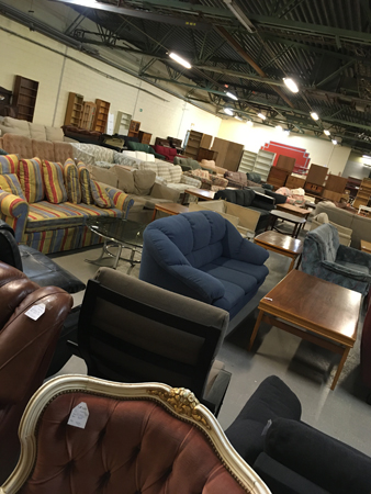 Möbler på Återvinningen