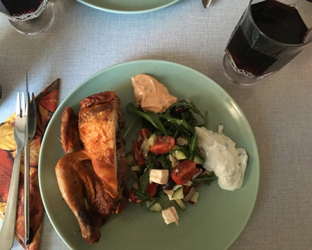 Kycklinghalva med sallad tzatziki och hot béa