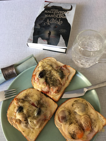 Varma mackor vatten och boken Albino