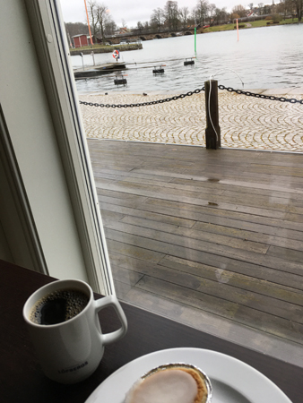 Fika på Motormuseets kafé