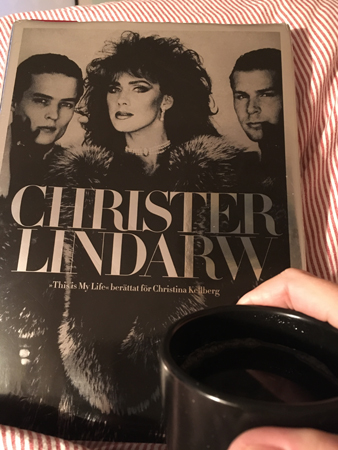 Christer Lindarws bok This is my life och kaffemugg