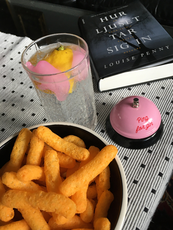 Gin o'clock med ostbågar GT bok o ginklockan