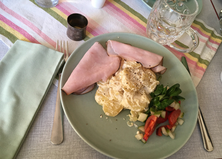 Potatisgratäng rökt kalkon grönsaker