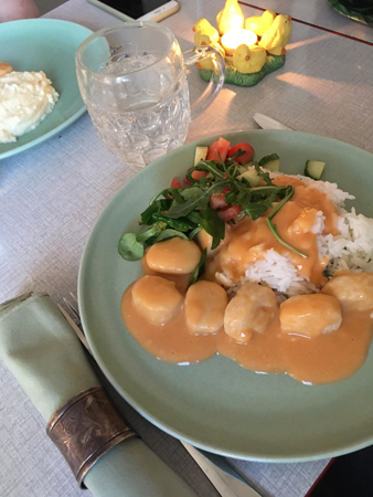 Fiskbullar i hummersås ris och grönsaker