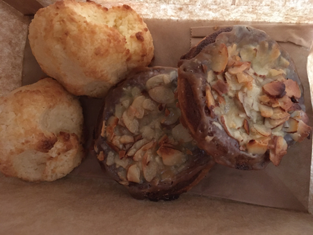 Två kokostoppar och två toscamazariner